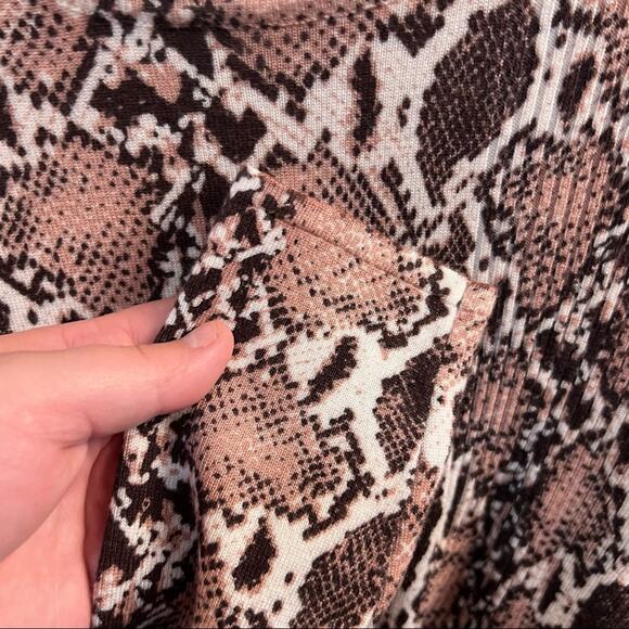 C Est 1946 Snakeskin Front Wrap Knot Top Women's Size Small White & Brown - Picture 4 of 7